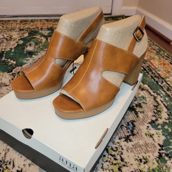 NIB A.N.A Light Brown Strappy Platform Heels, Size 10M Office Wedding Guest - Picture 2 of 7